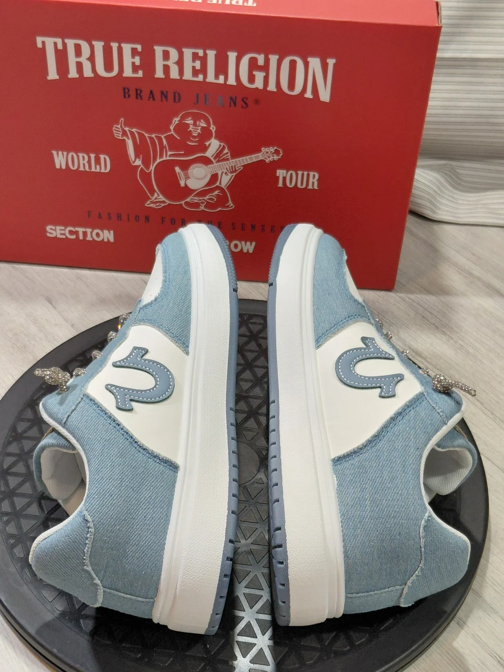 NEW True Religion Allison Womens Low-Top Sneakers in Light Blue Denim White W7